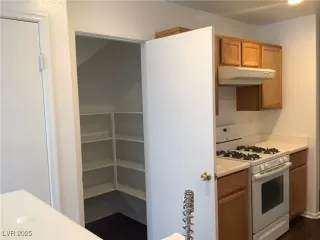 Photo #3: 2655553 Listing