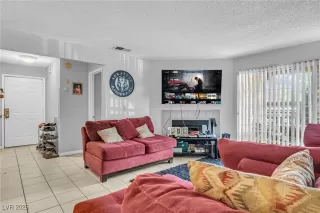 Photo #4: 2655567 Listing