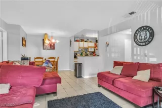 Photo #5: 2655567 Listing