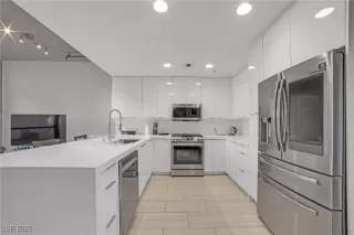 Photo #3: 2655586 Listing