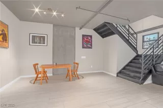 Photo #5: 2655586 Listing