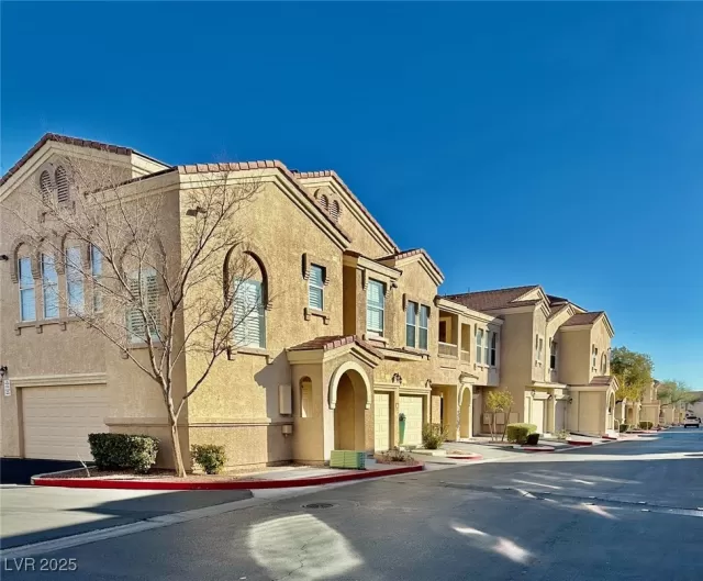 MLS: 2655616 Condo For Sale