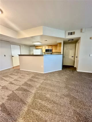 Photo #3: 2655616 Listing 