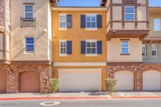 Photo #4: 2655638 Listing