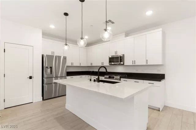 MLS: 2655682 Condo For Sale