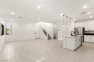 Photo #2: 2655682 Listing 