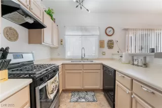 Photo #5: 2655702 Listing