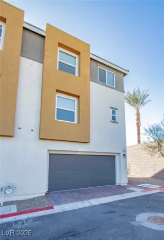 More Details about MLS # 2655745 : 10079 DAZZLING SUNRAYS AVENUE