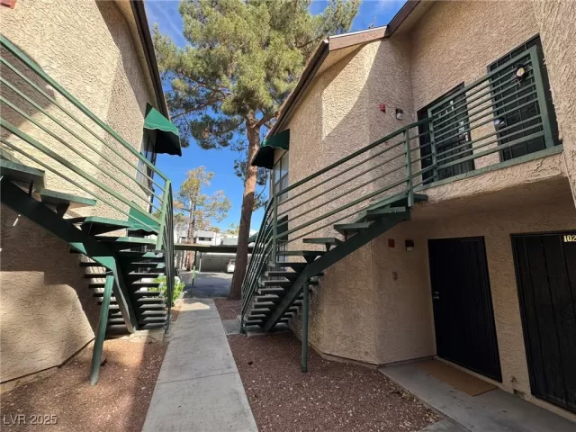 MLS: 2655760 Condo For Sale