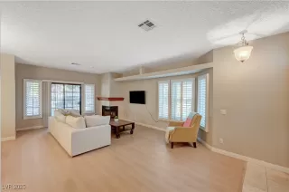 Photo #6: 2655766 Listing