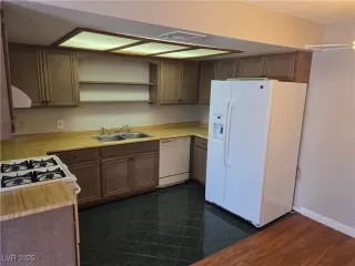 Photo #2: 2655785 Listing 