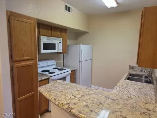 Photo #1: 2655807 Listing 