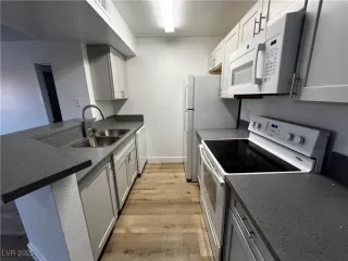 Photo #2: 2655868 Listing 