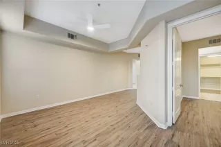 Photo #6: 2655893 Listing