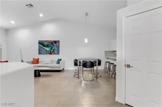 Photo #2: 2655902 Listing 