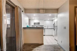 Photo #5: 2655906 Listing