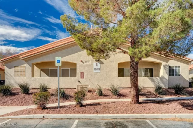 MLS: 2655942 Condo For Sale