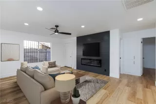 Photo #4: 2655997 Listing