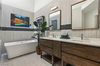 Photo #4: 2656052 Listing