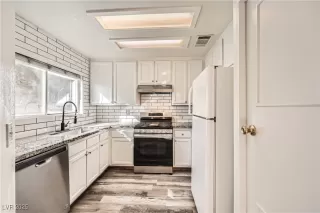 Photo #3: 2656143 Listing