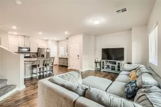 Photo #3: 2656257 Listing