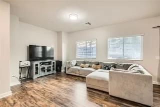 Photo #4: 2656257 Listing