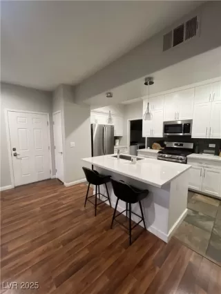 Photo #2: 2656298 Listing