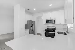 Photo #3: 2656332 Listing