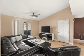 Photo #4: 2656341 Listing