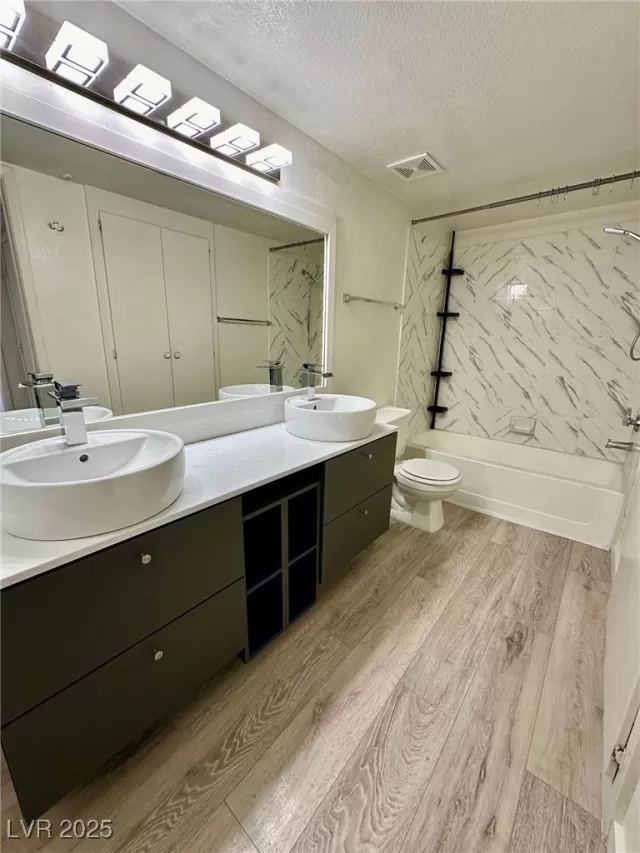 MLS: 2656368 Condo For Sale