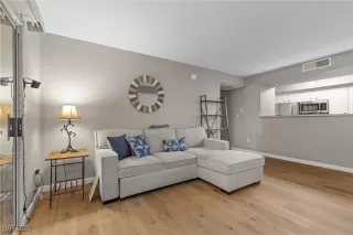 Photo #4: 2656461 Listing