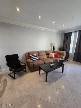 Photo #2: 2656511 Listing 