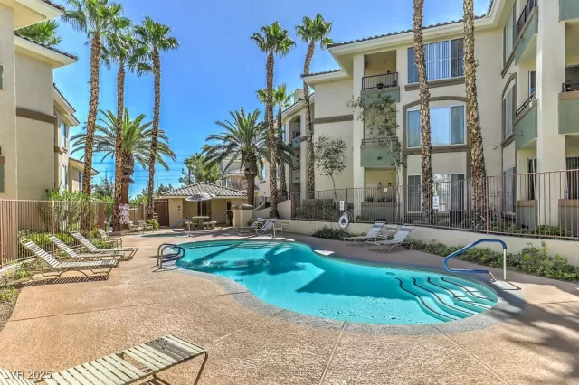 MLS: 2656604 Condo For Sale