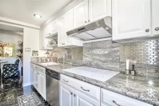 Photo #2: 2656713 Listing