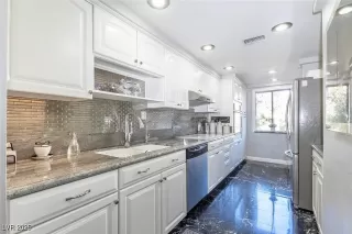 Photo #3: 2656713 Listing