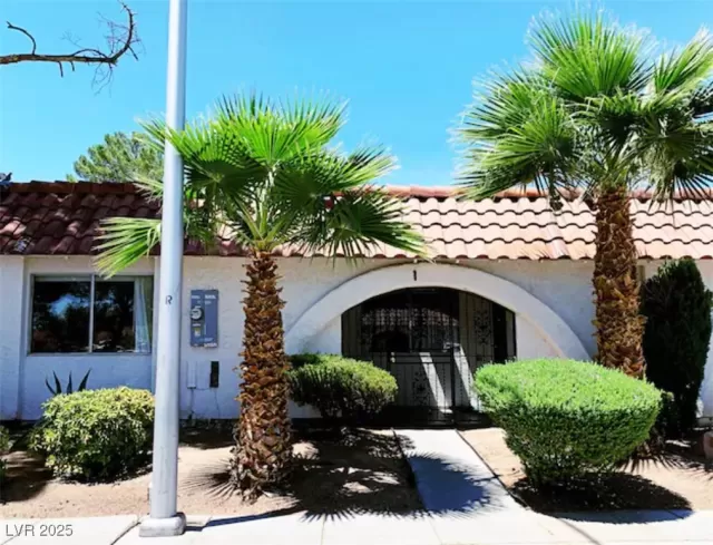 MLS: 2656727 Condo For Sale