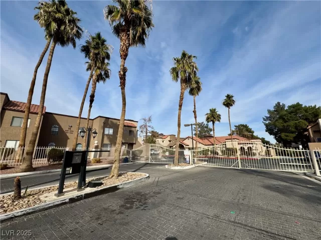 MLS: 2656777 Condo For Sale