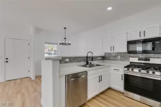 Photo #3: 2656815 Listing