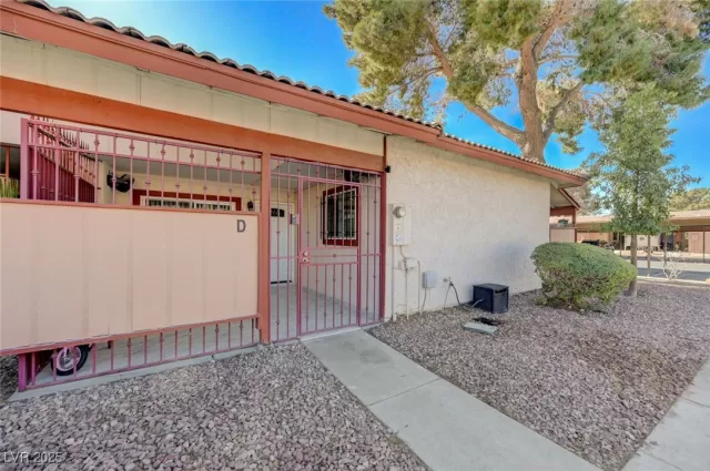 MLS: 2656877 Condo For Sale