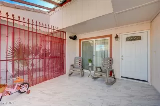 Photo #3: 2656877 Listing