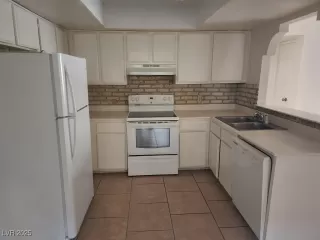 Photo #2: 2656947 Listing 