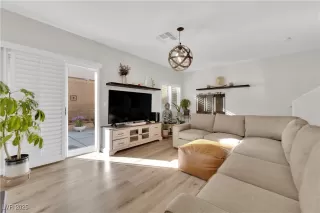 Photo #5: 2656976 Listing