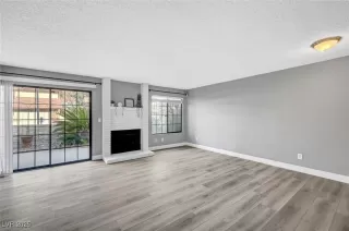 Photo #2: 2656983 Listing 