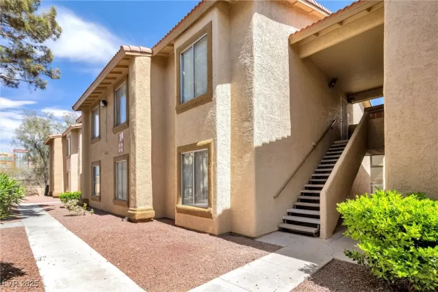 MLS: 2657023 Condo For Sale