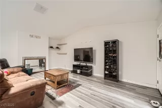 Photo #4: 2657078 Listing