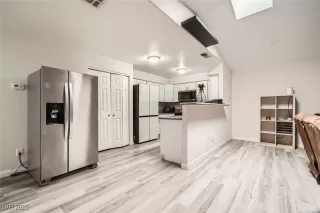 Photo #5: 2657078 Listing