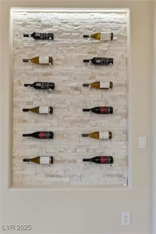 Photo #4: 2657107 Listing