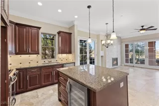 Photo #5: 2657107 Listing