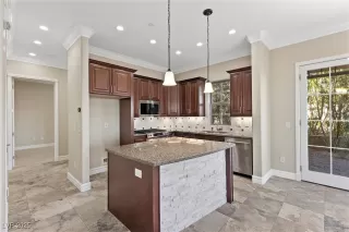 Photo #6: 2657107 Listing