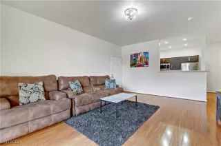 Photo #4: 2657412 Listing